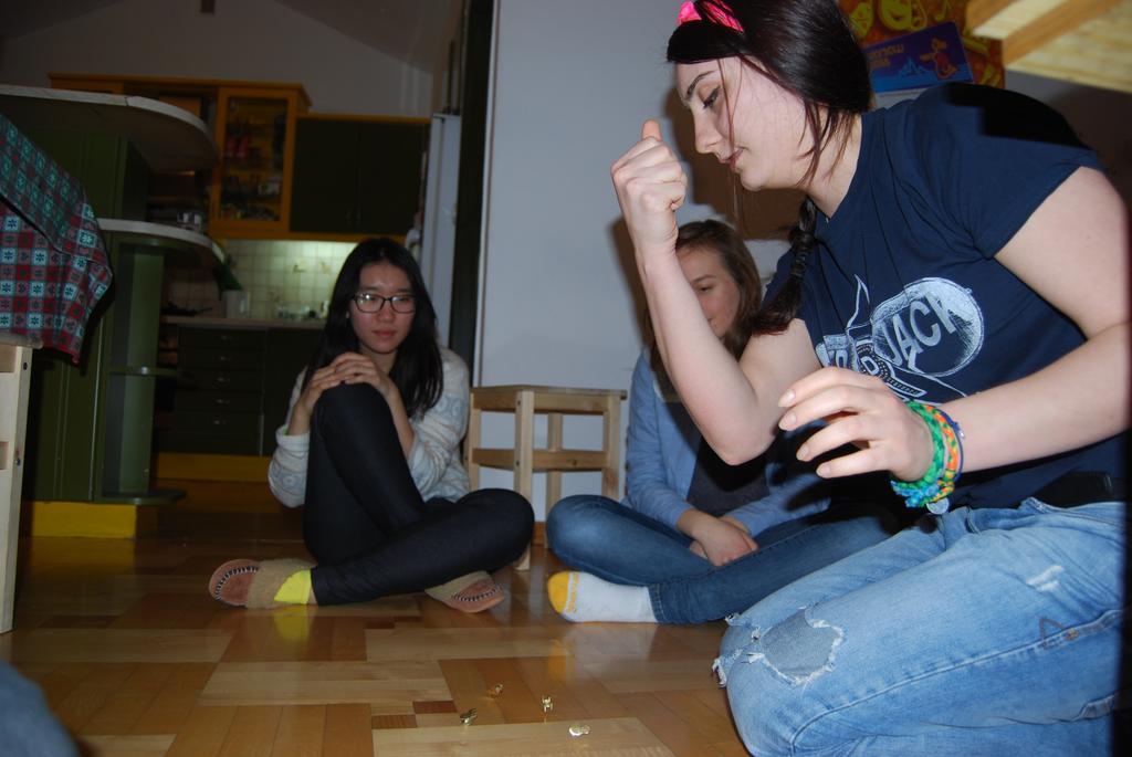 Adventura Hostel Warsawa Bagian luar foto
