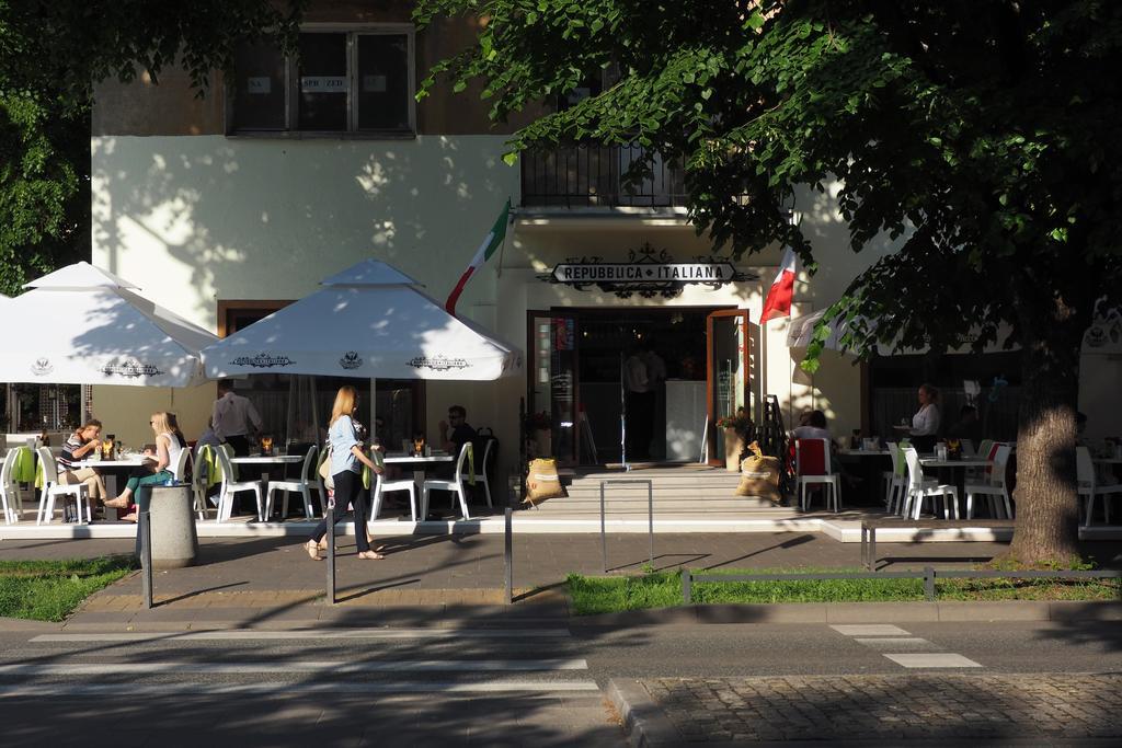 Adventura Hostel Warsawa Bagian luar foto