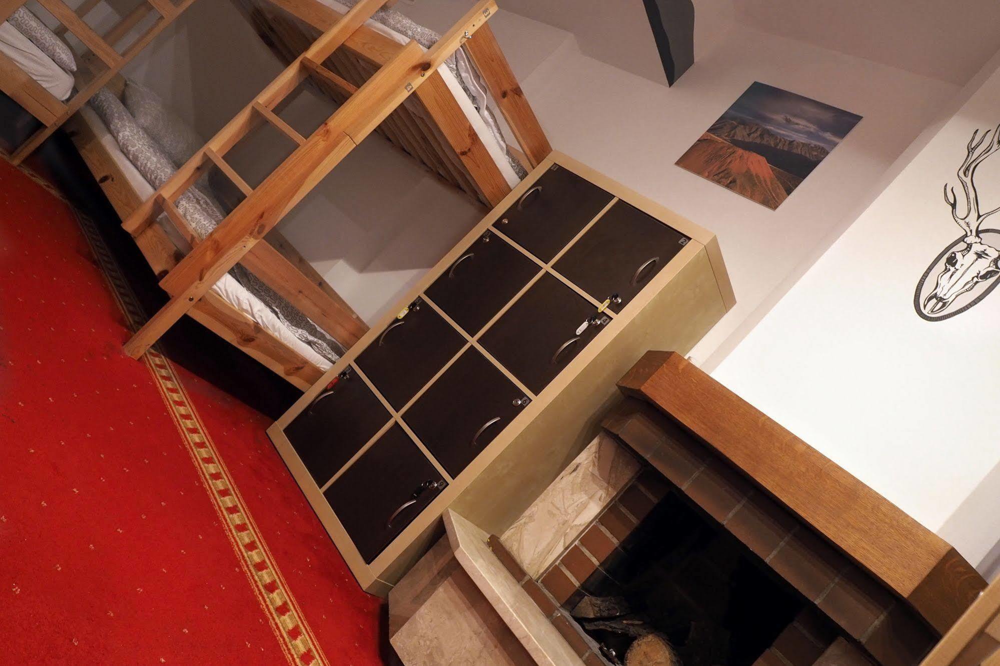 Adventura Hostel Warsawa Bagian luar foto